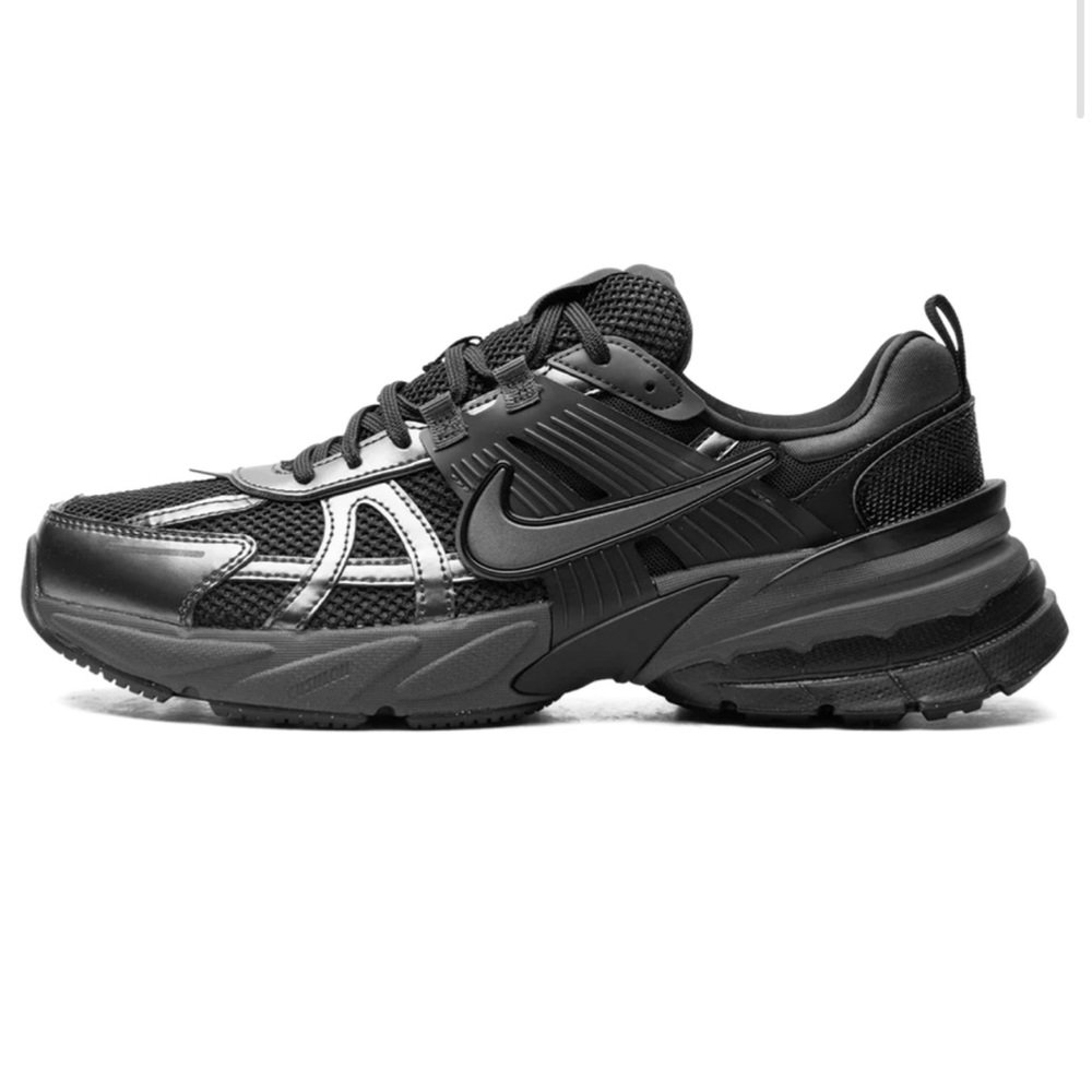 Nike Black Sneakers with Chunky Silhouette and Dynamic Design